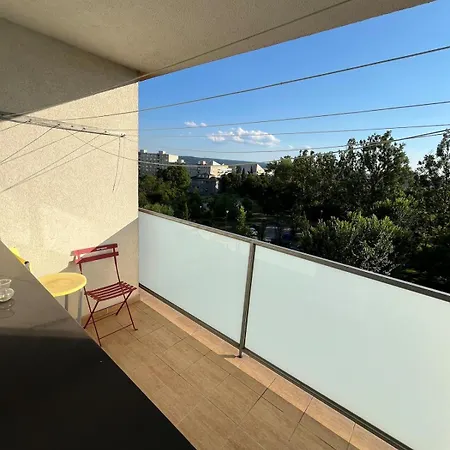 An Authentic Retro With A View Of The Park